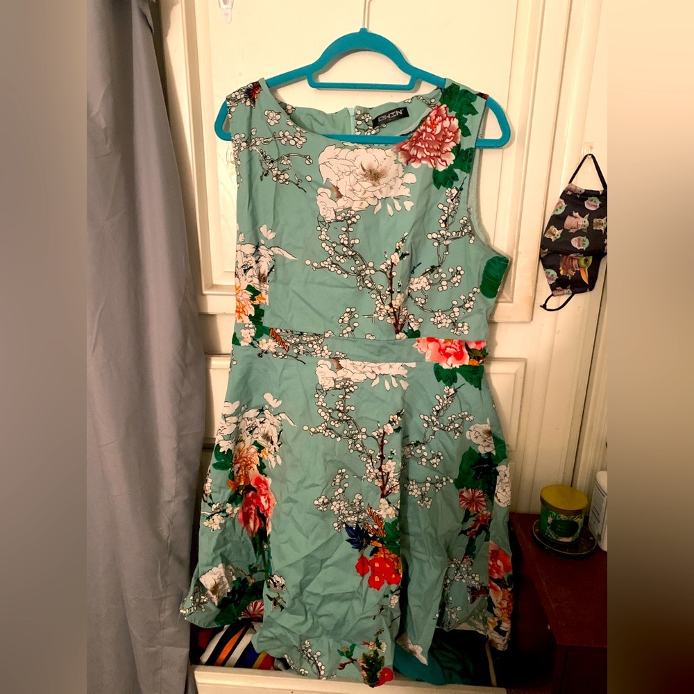 Floral vintage style dress with tie bow in back